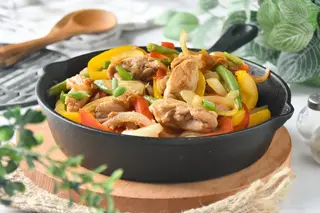 86.Sartén De Pollo Y Verduras Mixtas