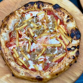 Salsiccia e patatine fritte