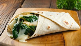 Tortilla ze szpinakiem i serem