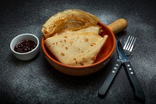 Clatite cu Dulceata de Afine 225 Gr.