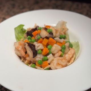 Nido di patate con gamberi