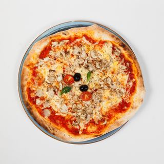 Pizza s gljivama velika