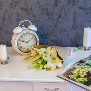 Buchet din 3 crengute de crini albi