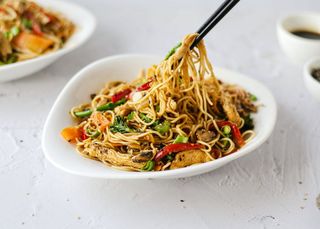 Yakisoba Con Pollo Katsu