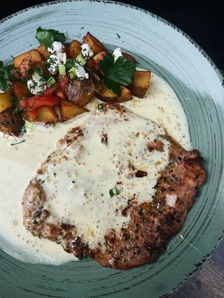 Тонкий стейк з полядвиці