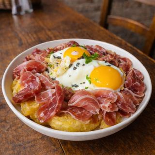 HUEVOS ESTRELLADOS CON JAMÓN