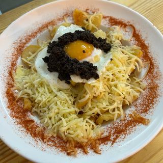 Tapa De Huevos Rotos Con Trufa Y Queso