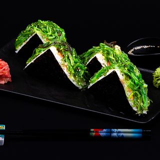 სუშის სენდვიჩი ორაგულით