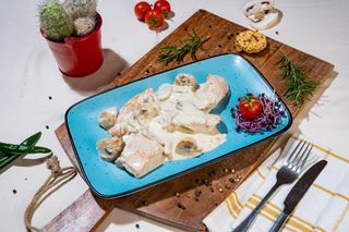 Curcan cu sos gorgonzola si champignon   