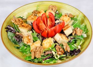 Свежи салатки с печено сирене (350г)