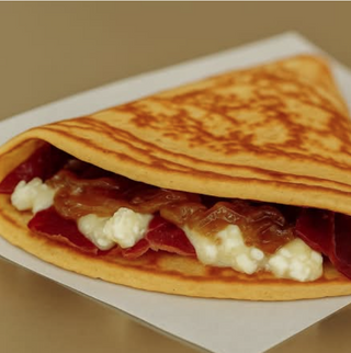 Crepe Cecina, Cebolla Caramelizada Y Queso De Cabra