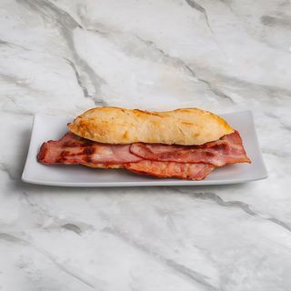 Bocadillo De Lomo Con Bacon