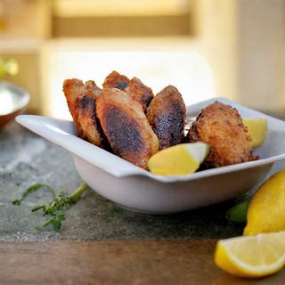 Пилешки крилца на туч със сладко-кисел сос (300г)