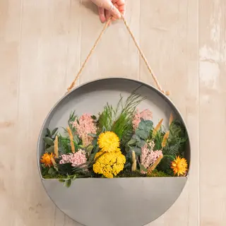 Circulo latón colgante Venecia con flores preservadas