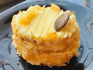 Kolač sa ananasom i jagodom