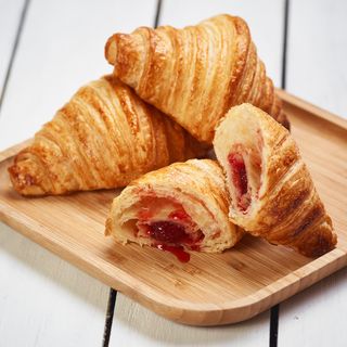 Круассан с джемом