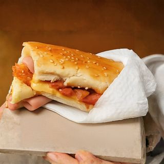 Francesinha no Pão Romi