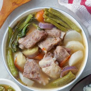 Sinigang na Baboy (Ración)