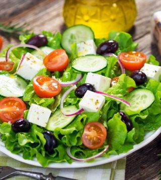Ensalada De Toronja Con Queso Feta Y Vinagreta De Miel