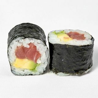 Maki De Atún Y Aguacate (8 Pzs.)