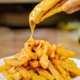 patatas fritas con queso