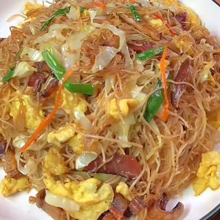 Spaghetti di riso saltati（炒粉干）