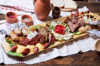 PLATOUL PRAZNIC IMPARATESC