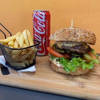 Cheeseburger + palačinke Nutella