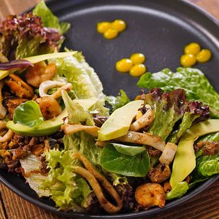 Салат з морепродуктів та авокадо (250 г)