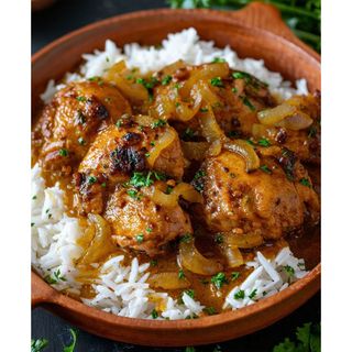 Chicken Onions Served With Rice