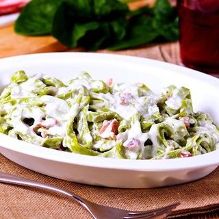 Rezanci s vrhnjem i šunkom