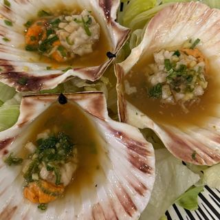 Vieiras Con Salsa De Ajo Picante A La Plancha