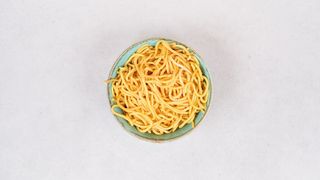 Kraftowy makaron (surowe)