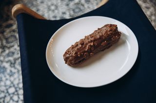 Еклер Снікерс