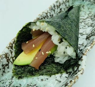 93. Temaki maguro