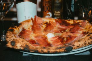 Pizza Blanca Tirolese (33 Cm.)