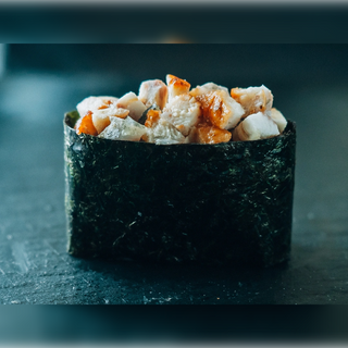 Гункан з вугрем (1шт/40г)