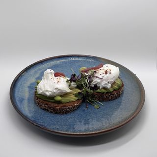 Tostada de aguacate (V)