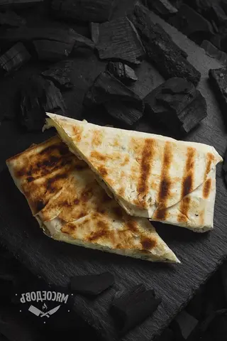 Лаваш з сиром і помідором