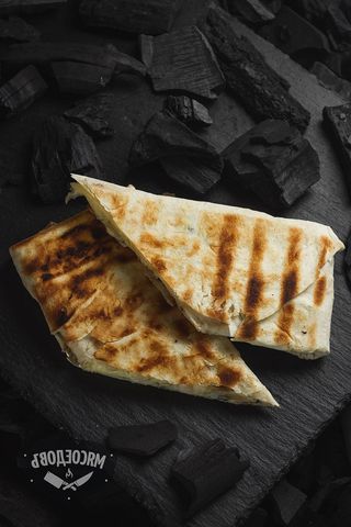 Лаваш з сиром і помідором