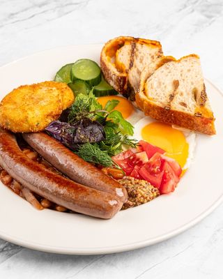 Завтрак c купатами из телятины