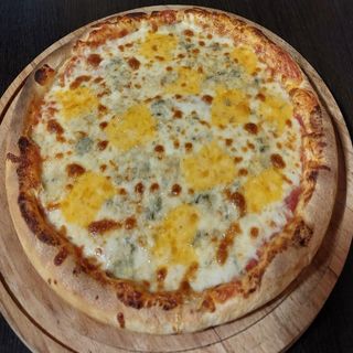 Pizza CheesePlus 550g + gratuit un sos sau un cola\fanta sau o apa