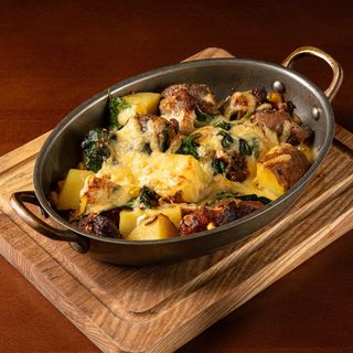 Пательня з картоплею, мясом та овочами