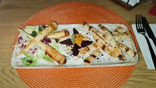 Twister cu brânză chedar și ceapă crispy