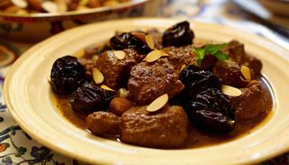 Vitello, prugna, mandorle