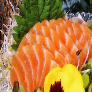 Sashimi de salmón (8 uds.)