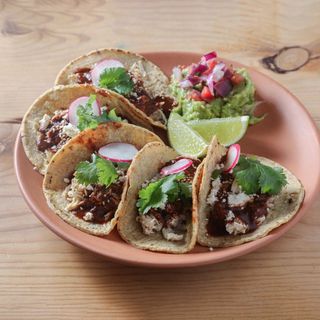 Taquiza para 2 / Mole poblano con pollo 