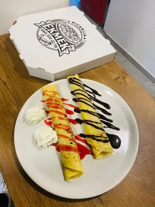 Dva Kebab sendviča i porcija palačinke Nutella plazma