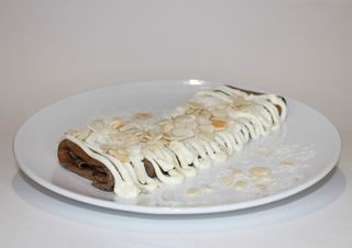 Roll crepes Raffaello