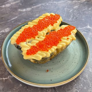  Суши-бургер креветка с авокадо